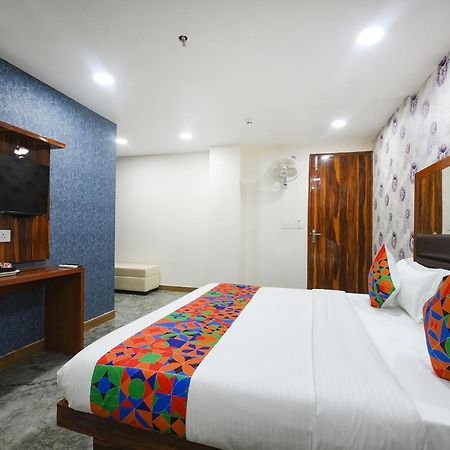 Fabhotel Mona Continental - Nr Laxmi Nagar It Hub Ню Делхи Екстериор снимка