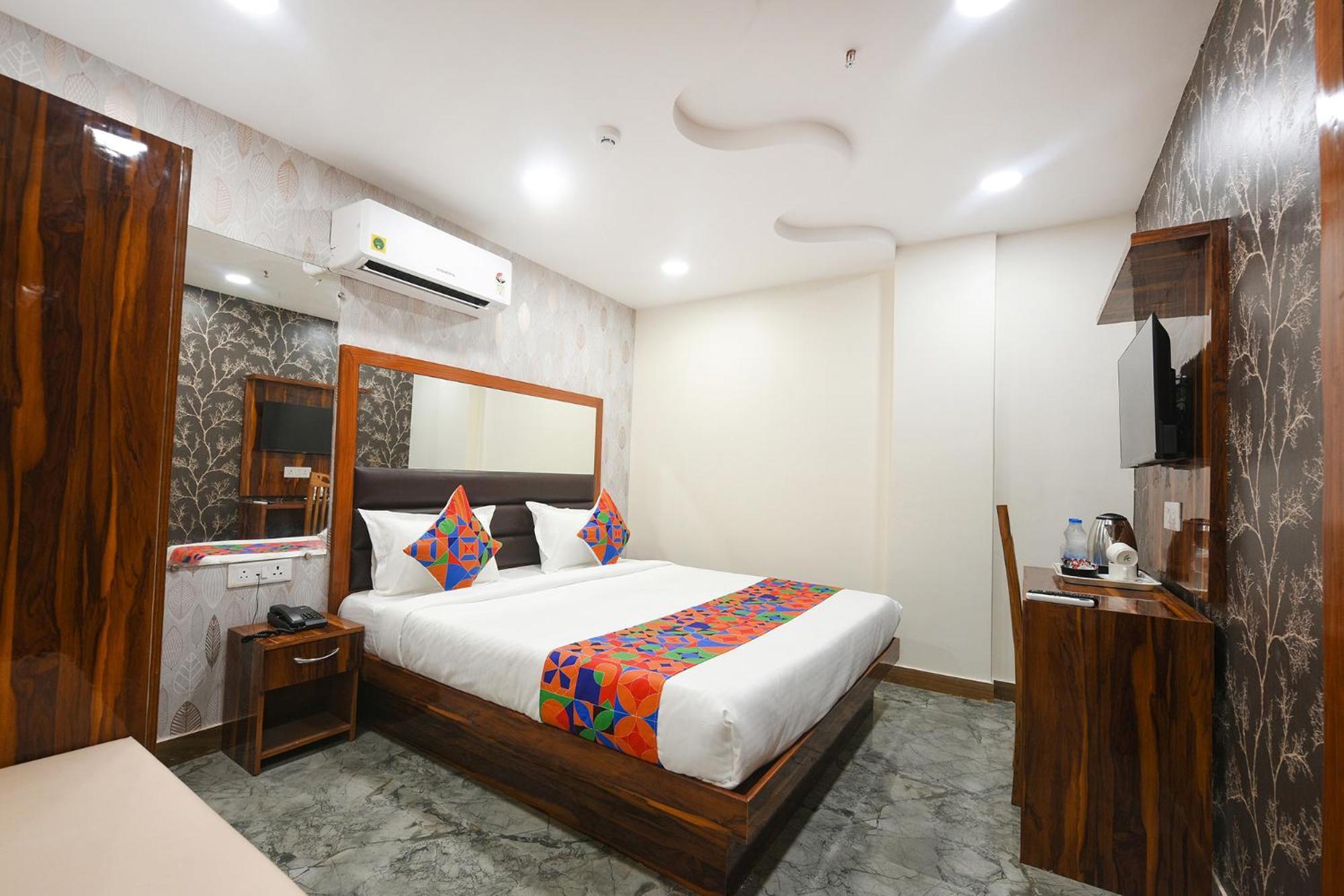 Fabhotel Mona Continental - Nr Laxmi Nagar It Hub Ню Делхи Екстериор снимка