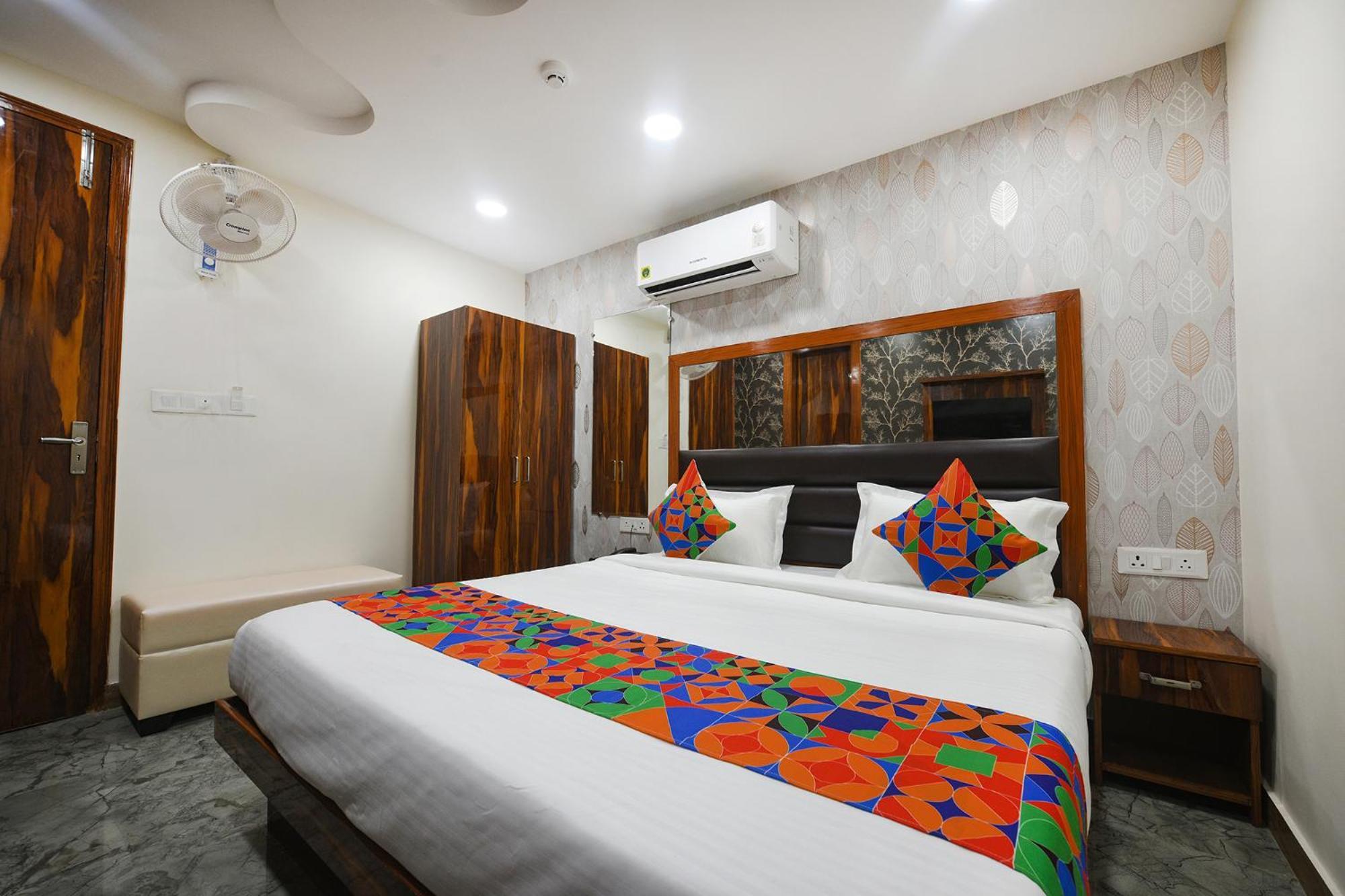 Fabhotel Mona Continental - Nr Laxmi Nagar It Hub Ню Делхи Екстериор снимка