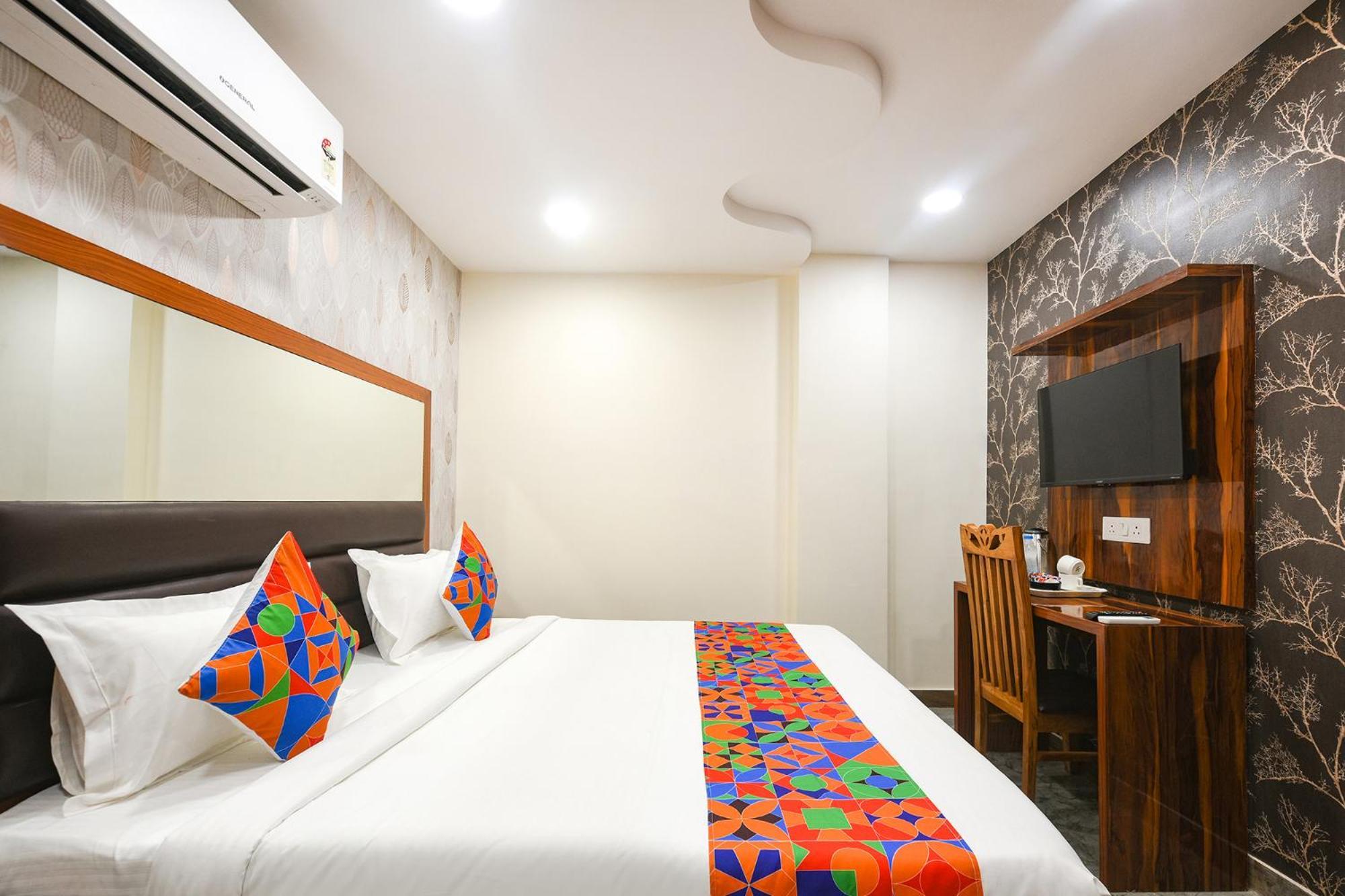Fabhotel Mona Continental - Nr Laxmi Nagar It Hub Ню Делхи Екстериор снимка