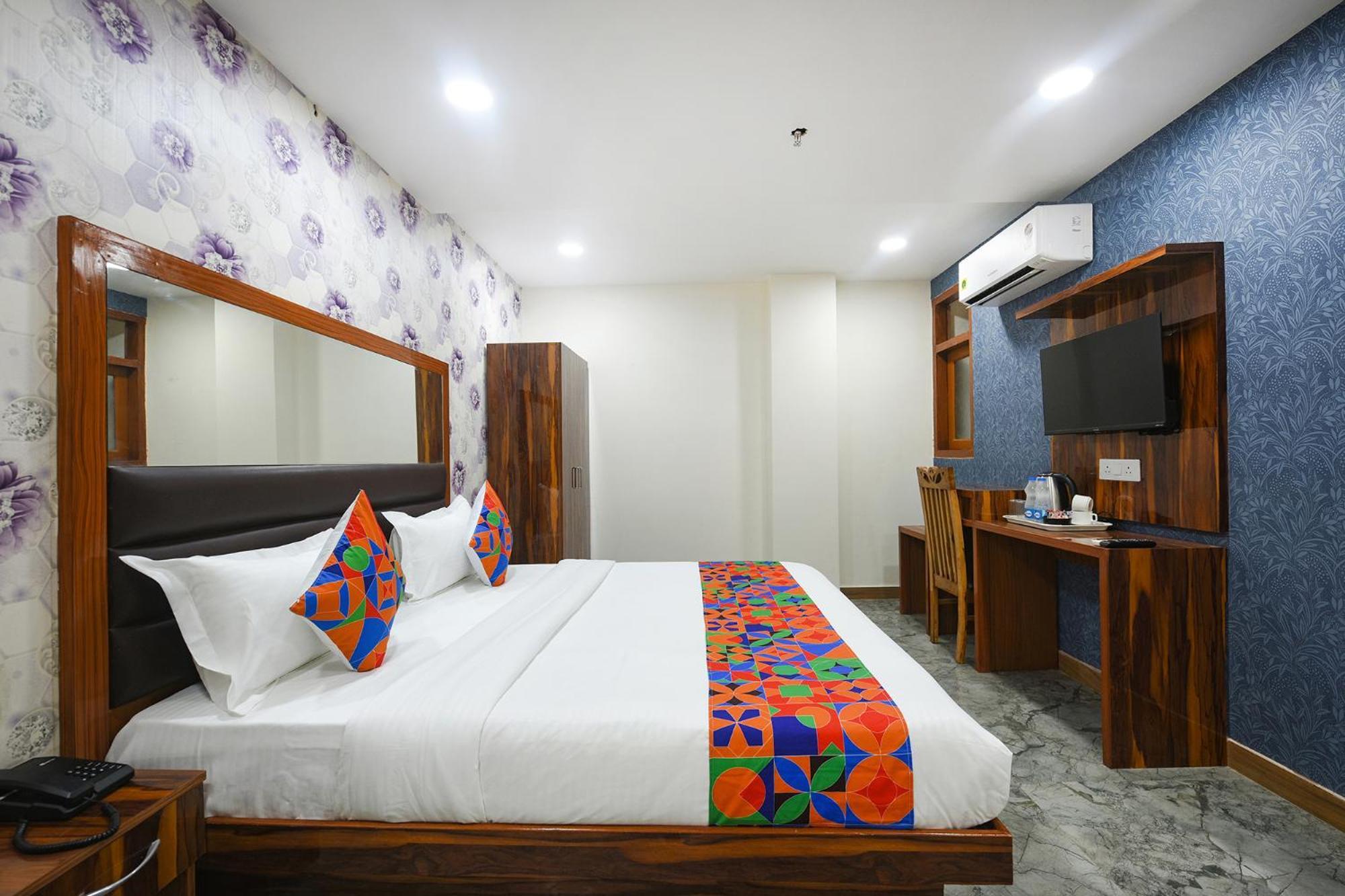 Fabhotel Mona Continental - Nr Laxmi Nagar It Hub Ню Делхи Екстериор снимка