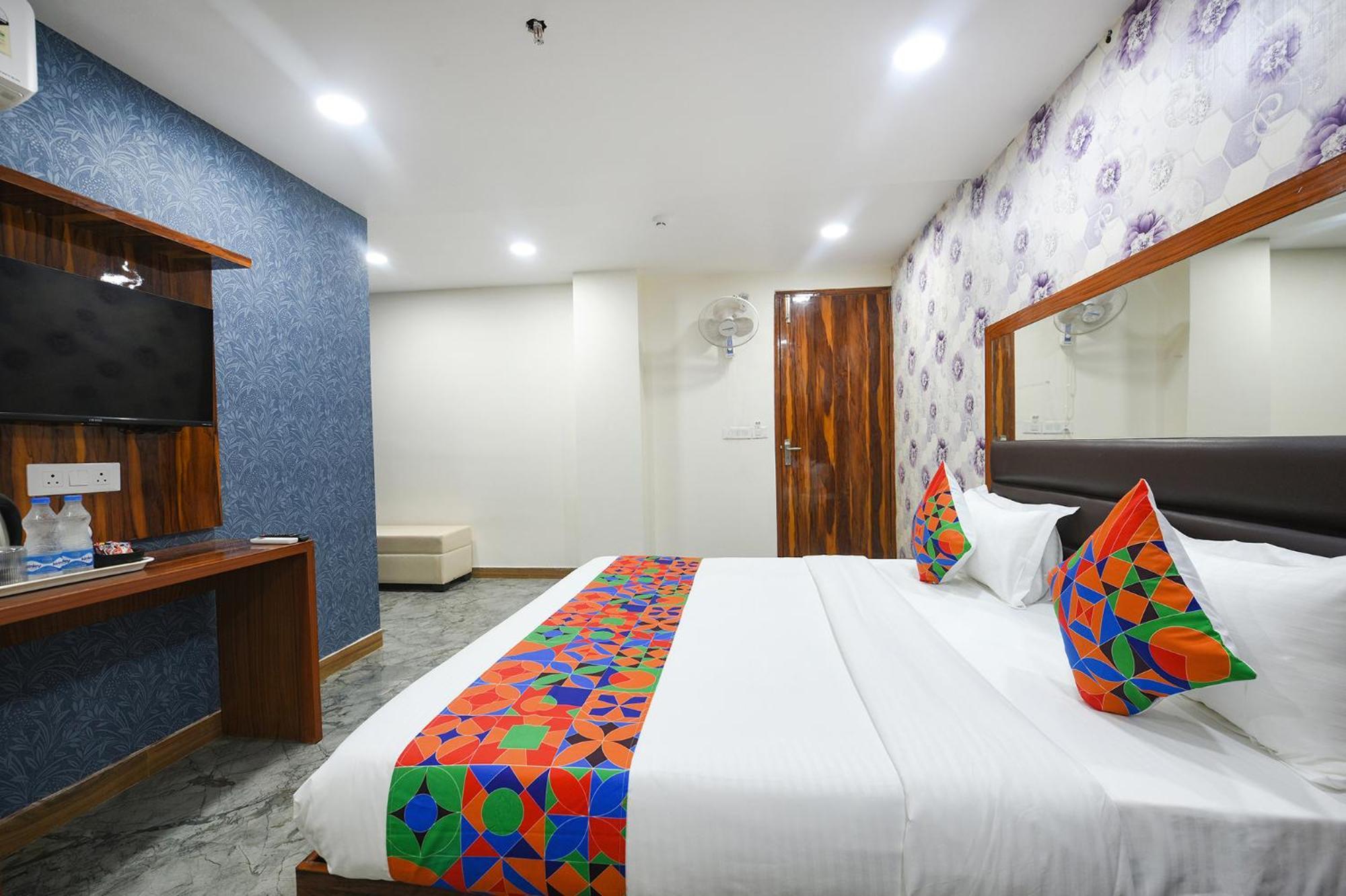 Fabhotel Mona Continental - Nr Laxmi Nagar It Hub Ню Делхи Екстериор снимка
