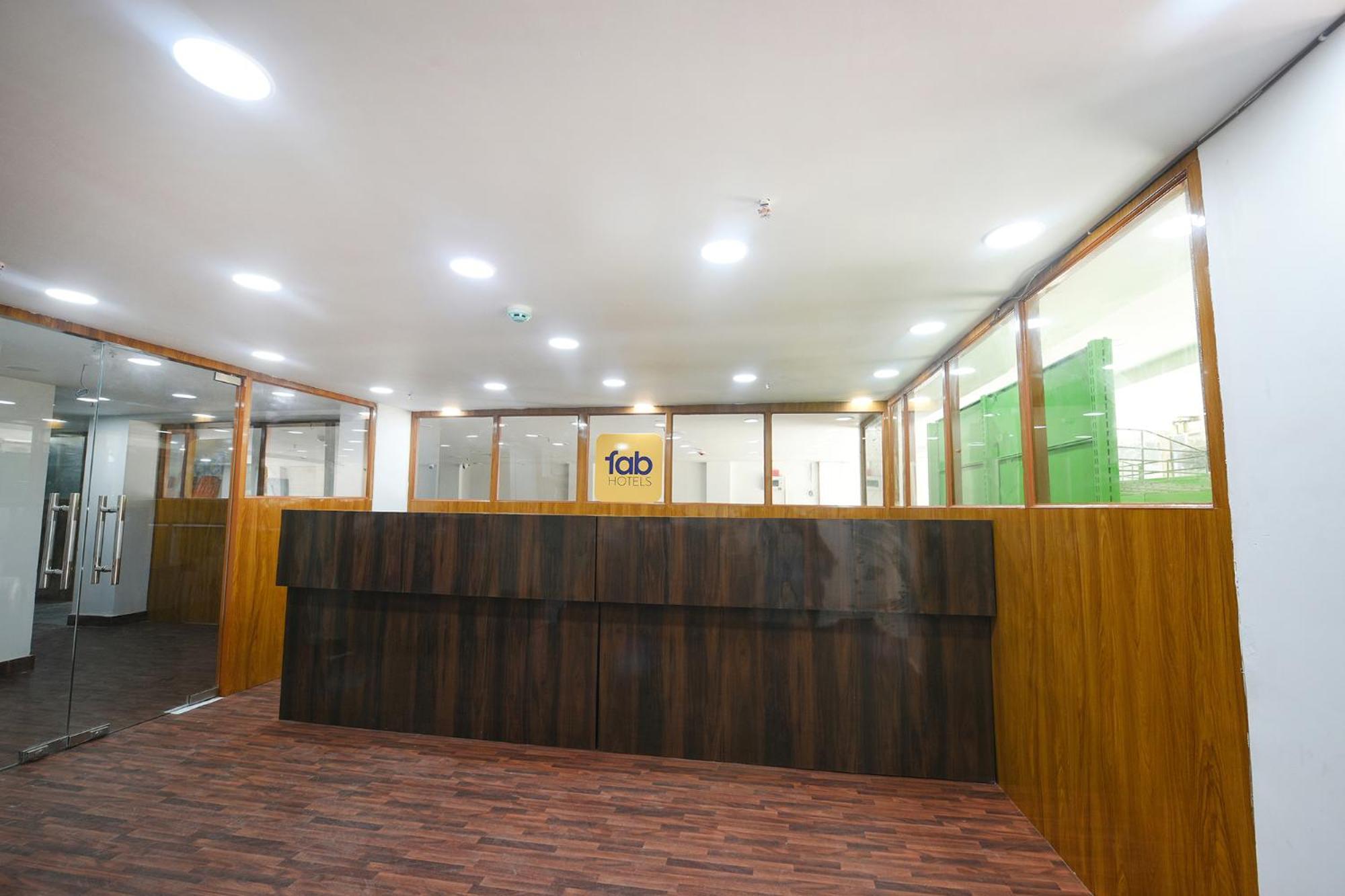 Fabhotel Mona Continental - Nr Laxmi Nagar It Hub Ню Делхи Екстериор снимка