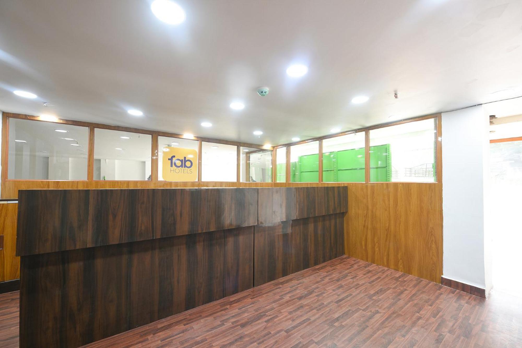 Fabhotel Mona Continental - Nr Laxmi Nagar It Hub Ню Делхи Екстериор снимка