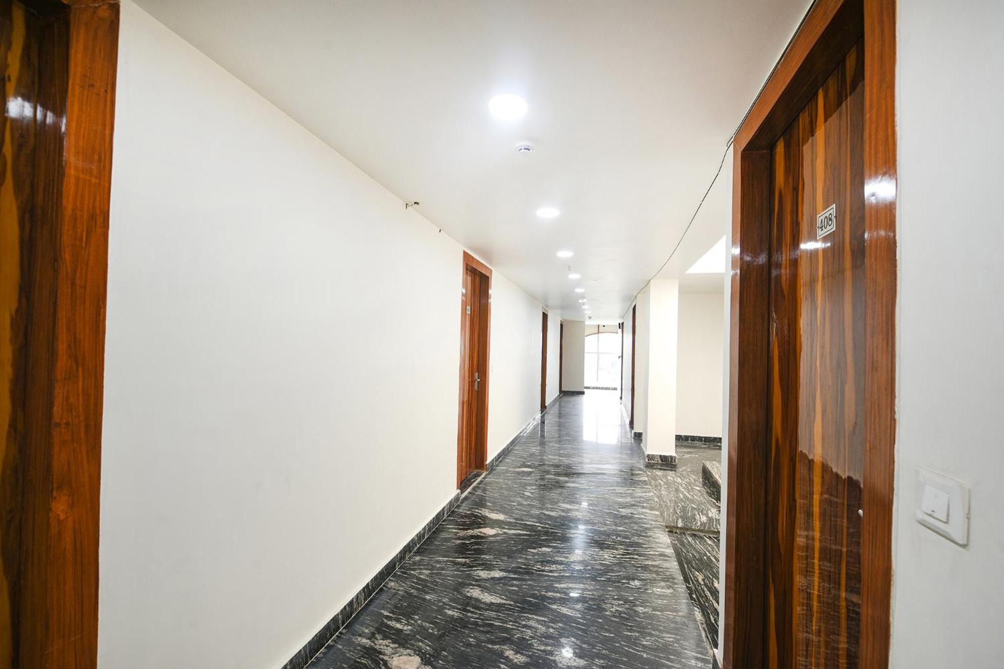 Fabhotel Mona Continental - Nr Laxmi Nagar It Hub Ню Делхи Екстериор снимка