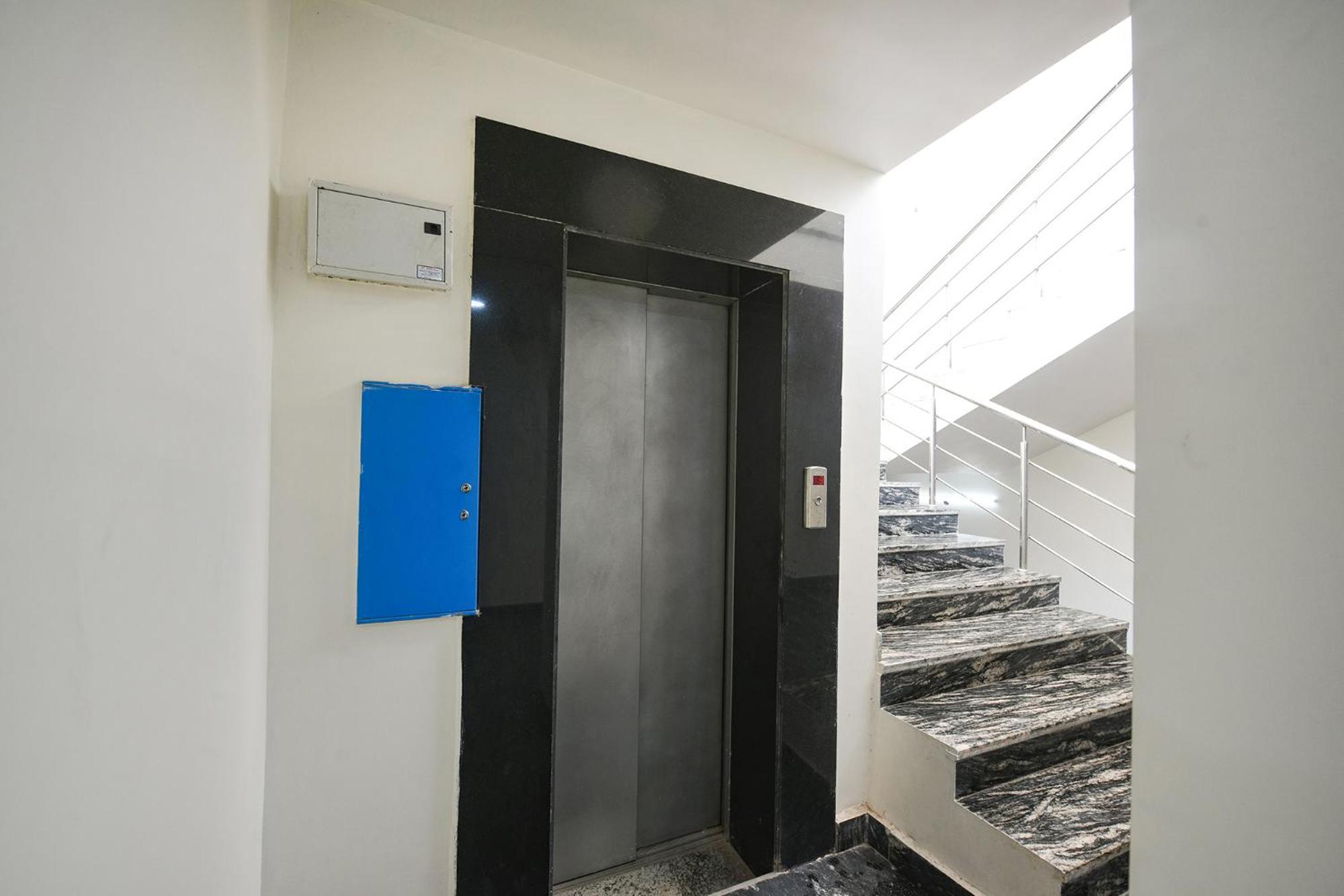 Fabhotel Mona Continental - Nr Laxmi Nagar It Hub Ню Делхи Екстериор снимка