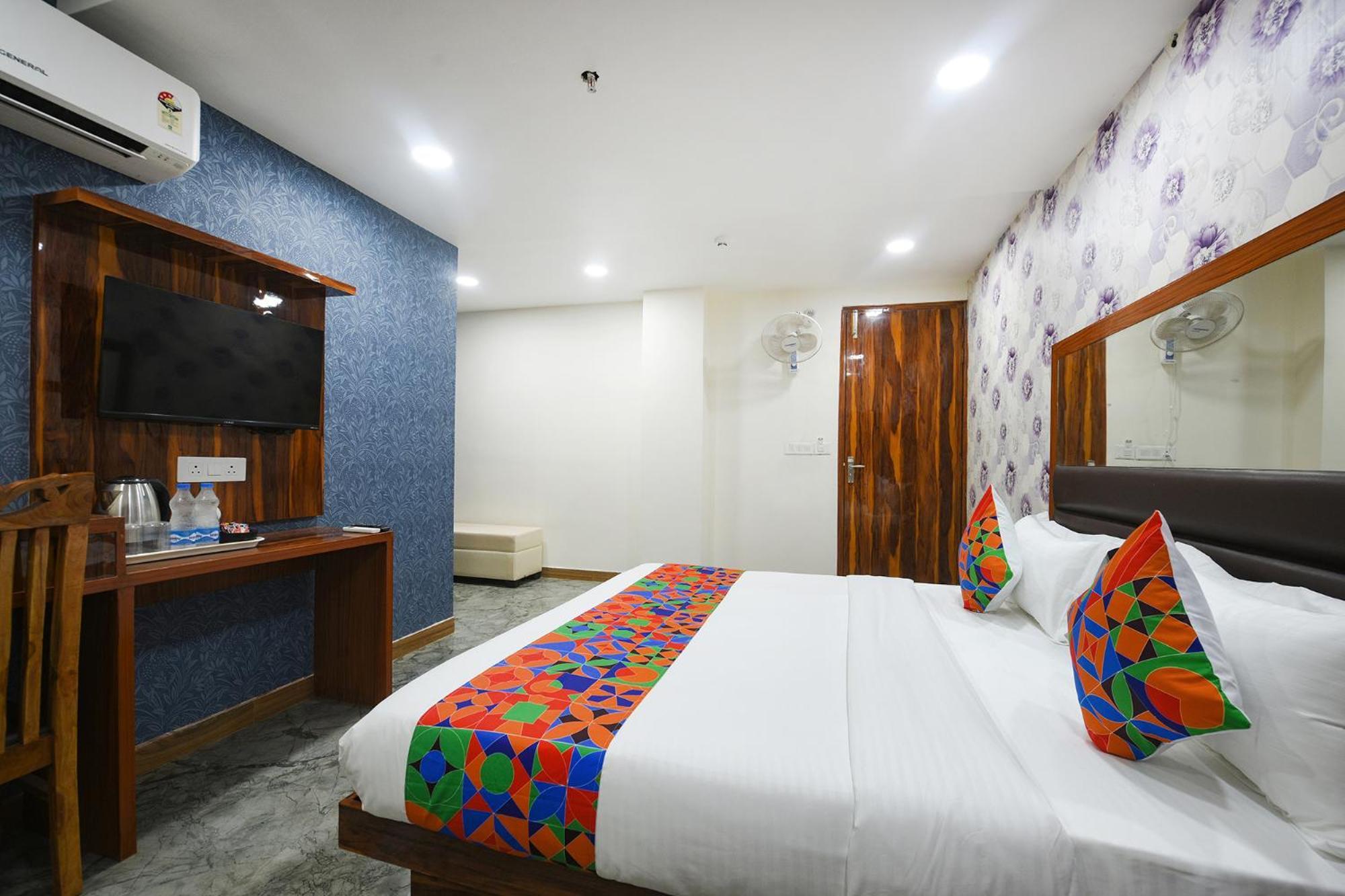 Fabhotel Mona Continental - Nr Laxmi Nagar It Hub Ню Делхи Екстериор снимка