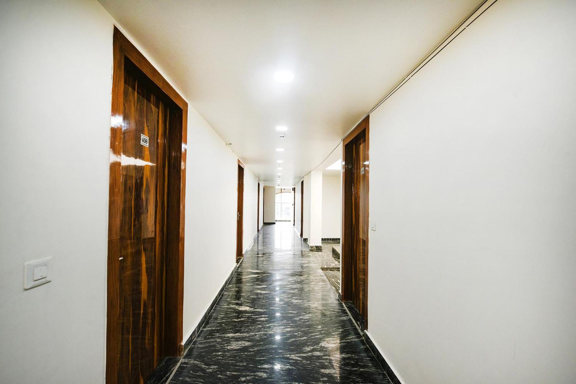 Fabhotel Mona Continental - Nr Laxmi Nagar It Hub Ню Делхи Екстериор снимка